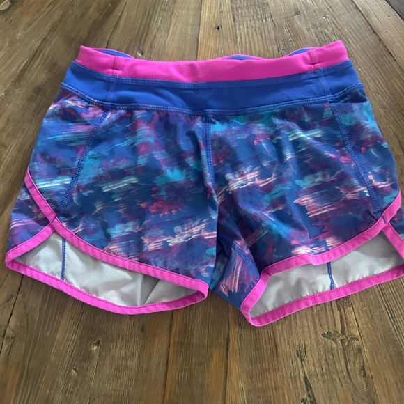 Ivivva by Lululemon girls Athletic Shorts - size 8 - Picture 1 of 2
